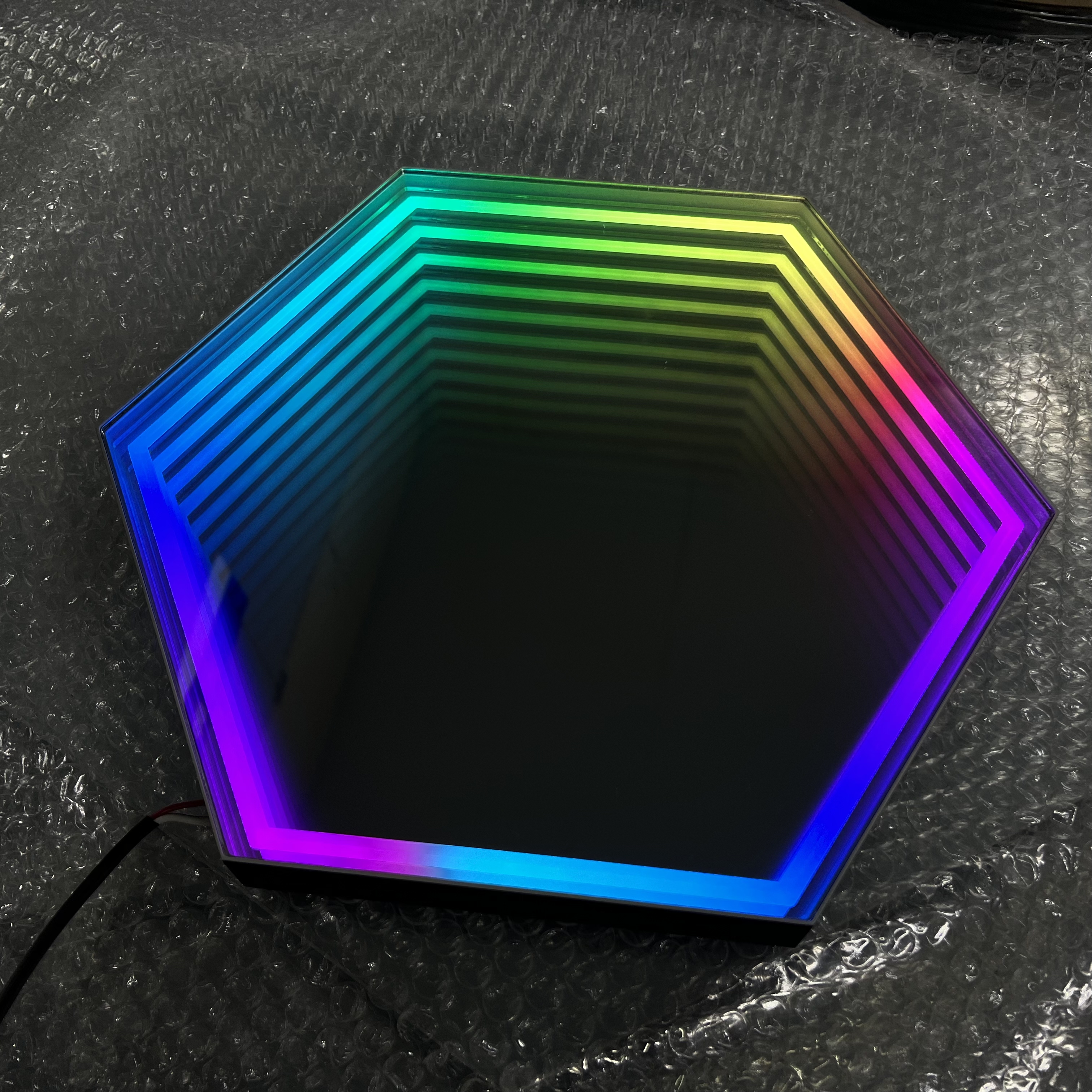Hexagonal Illusion Mirror for Decor(图6)